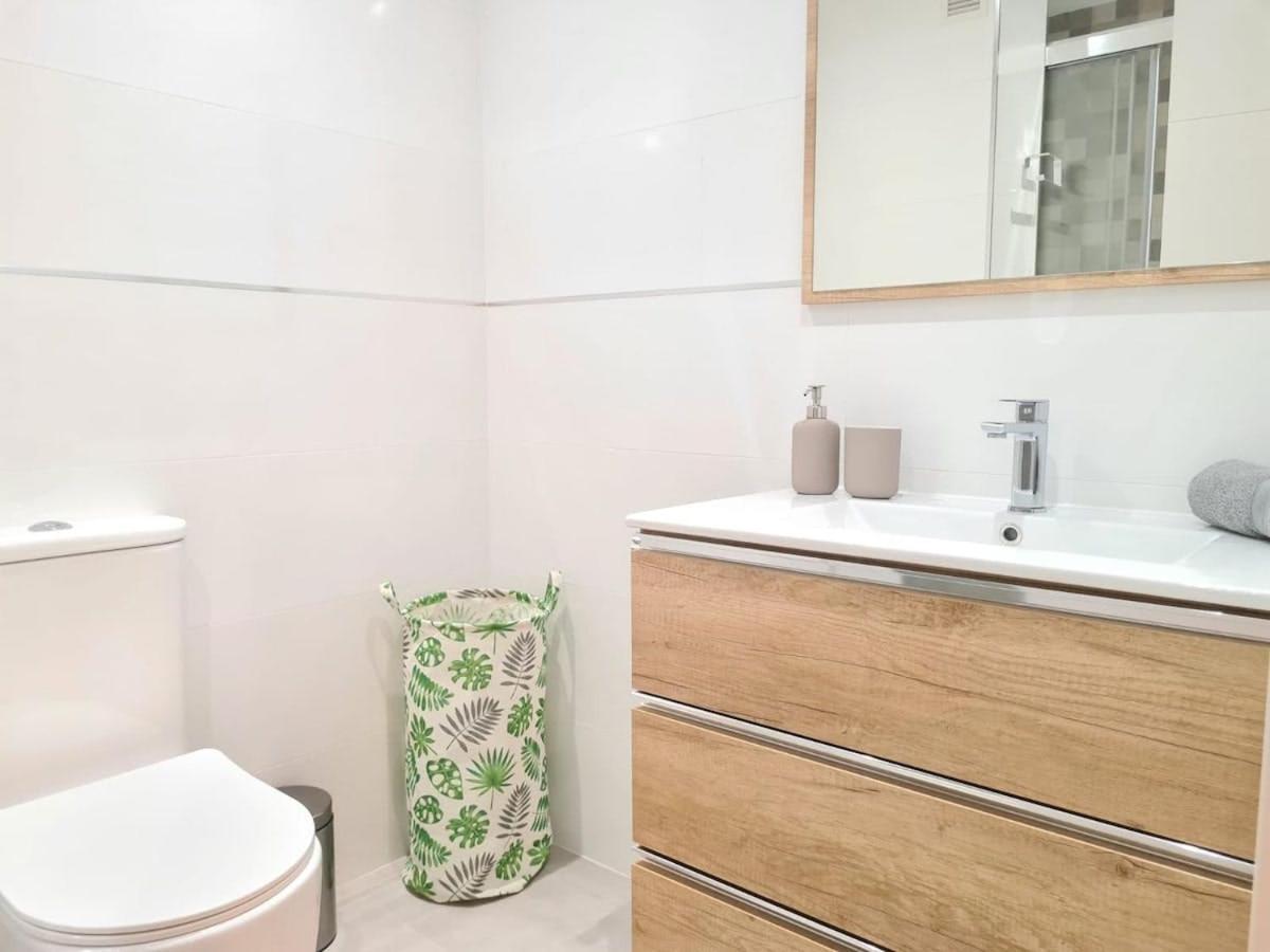 Apartamento Moderno Y Con Estilo En La Carihuela Torremolinos Esterno foto