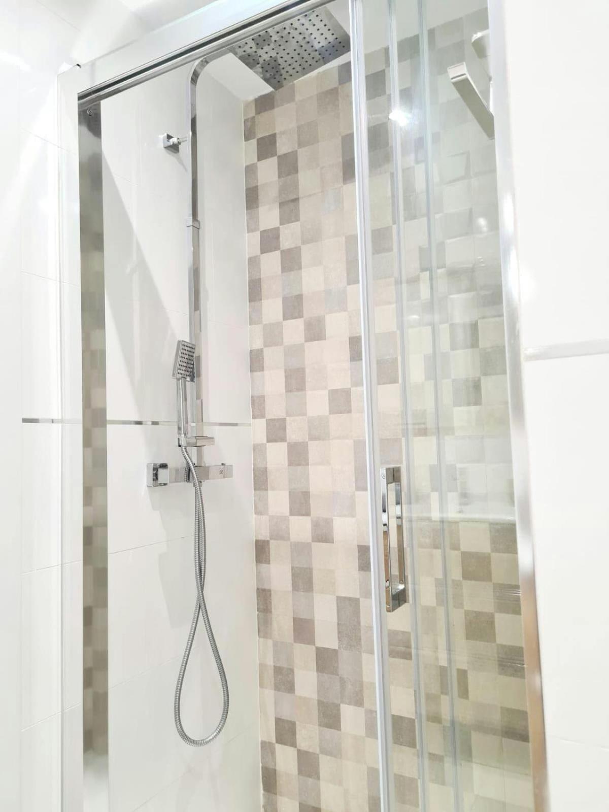 Apartamento Moderno Y Con Estilo En La Carihuela Torremolinos Esterno foto